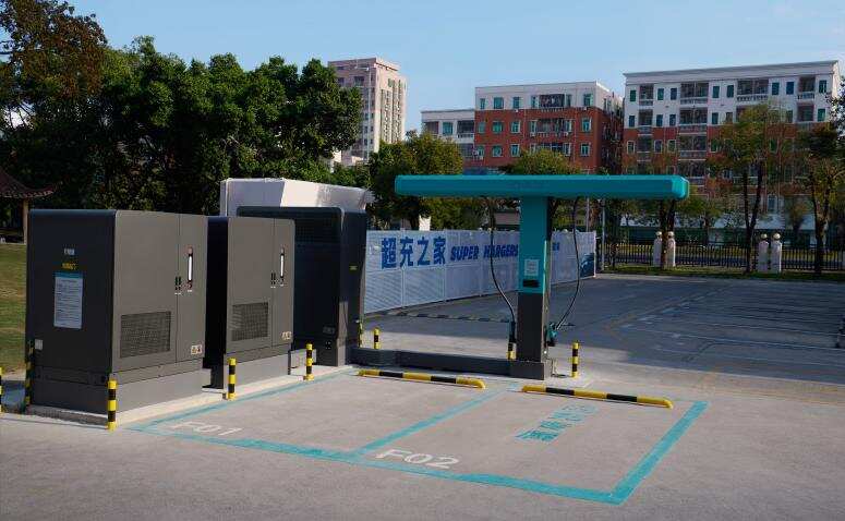 电动化上半场完美收官:比亚迪发布第二代刀片电池及闪充技术