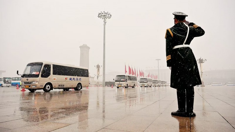 T7领衔，高端蓄势！宇通客车连续22年主力护航全国两会