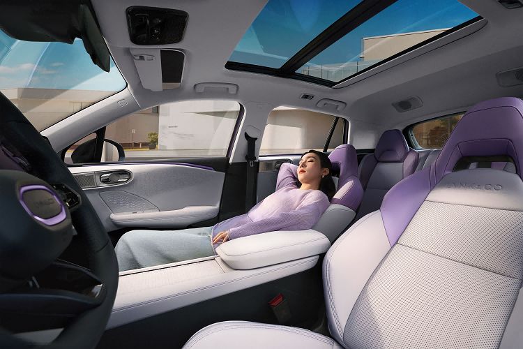 不止于车 不「紫」一面 领克06 Relive暮光紫生动登场