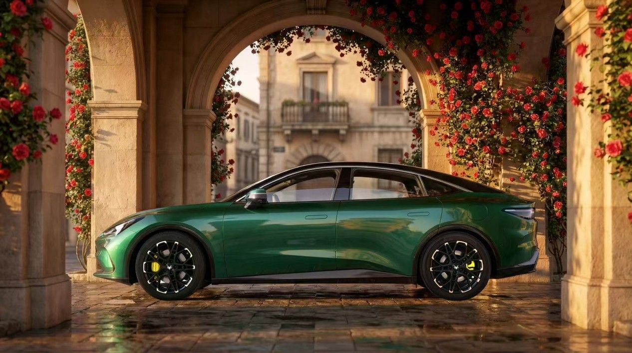 全新阿尔法S5上市补贴价9.98万起 “AI高性能宽体轿跑”