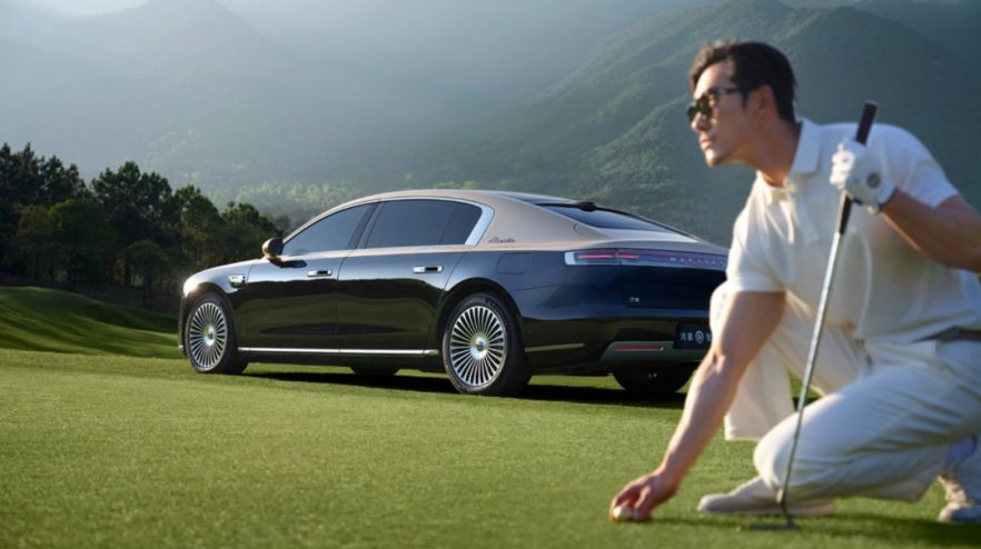 尊界S800如何用“动态平衡”哲学为中国精英打造移动的精神主场?