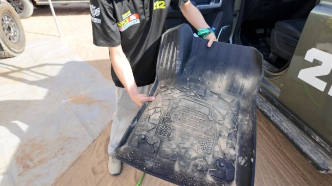 韩魏车队达喀尔原版赛车空降3W展台，带你零距离感受达喀尔拉力赛