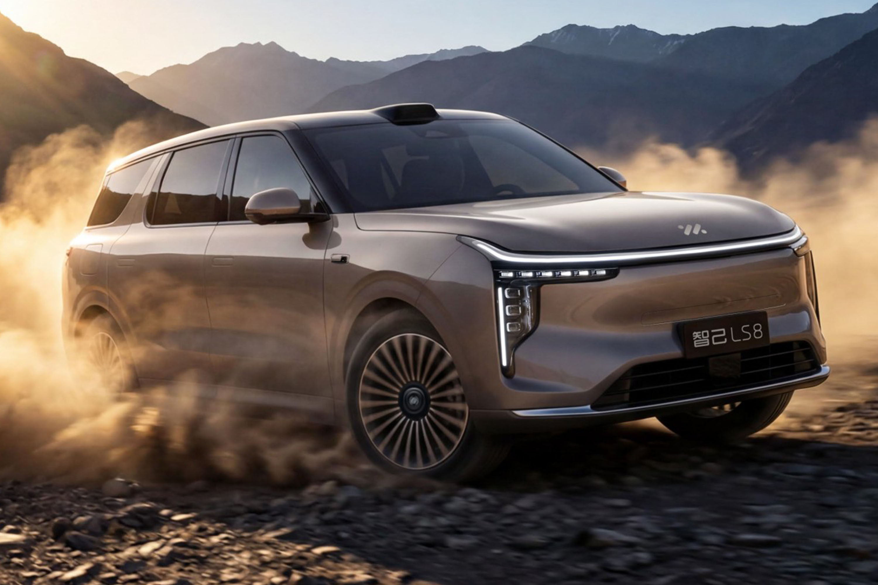 智己LS8正式开启预售，推4款车型/预售价25.98万起