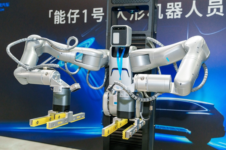 上汽集团率先实现人形机器人量产线应用