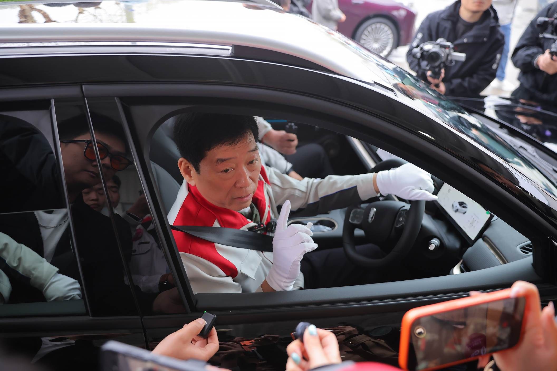 长城欧拉5限定版纯电版建议零售价13.38万元，侯明昊保定亲手交付