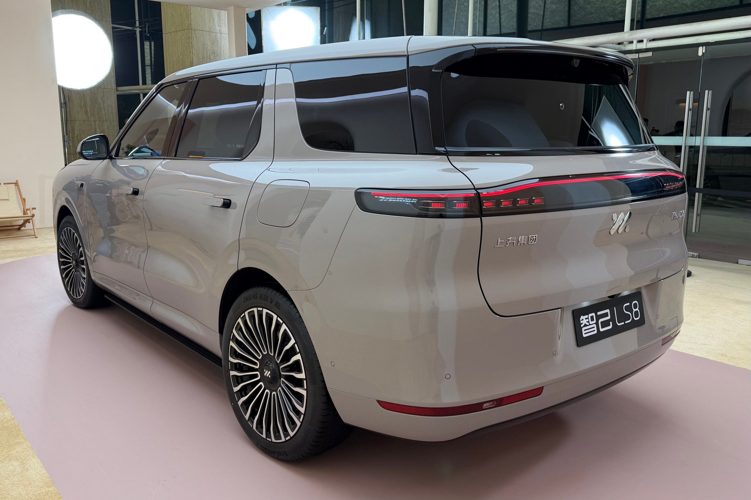 智己LS8正式上市，售价24.98万-29.98万元