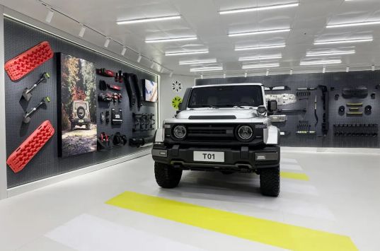 经典符号的新动作：212越野车携皮卡等新品亮相北京车展