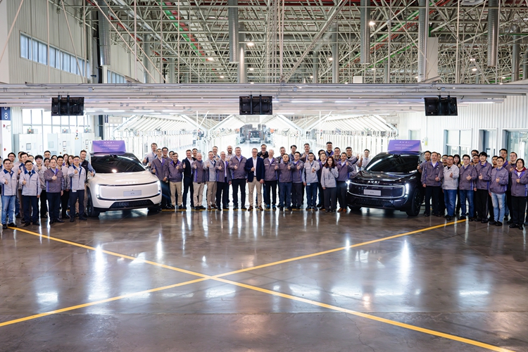 奥迪E7X 首台量产车下线 新车即将抵达上汽奥迪各门店