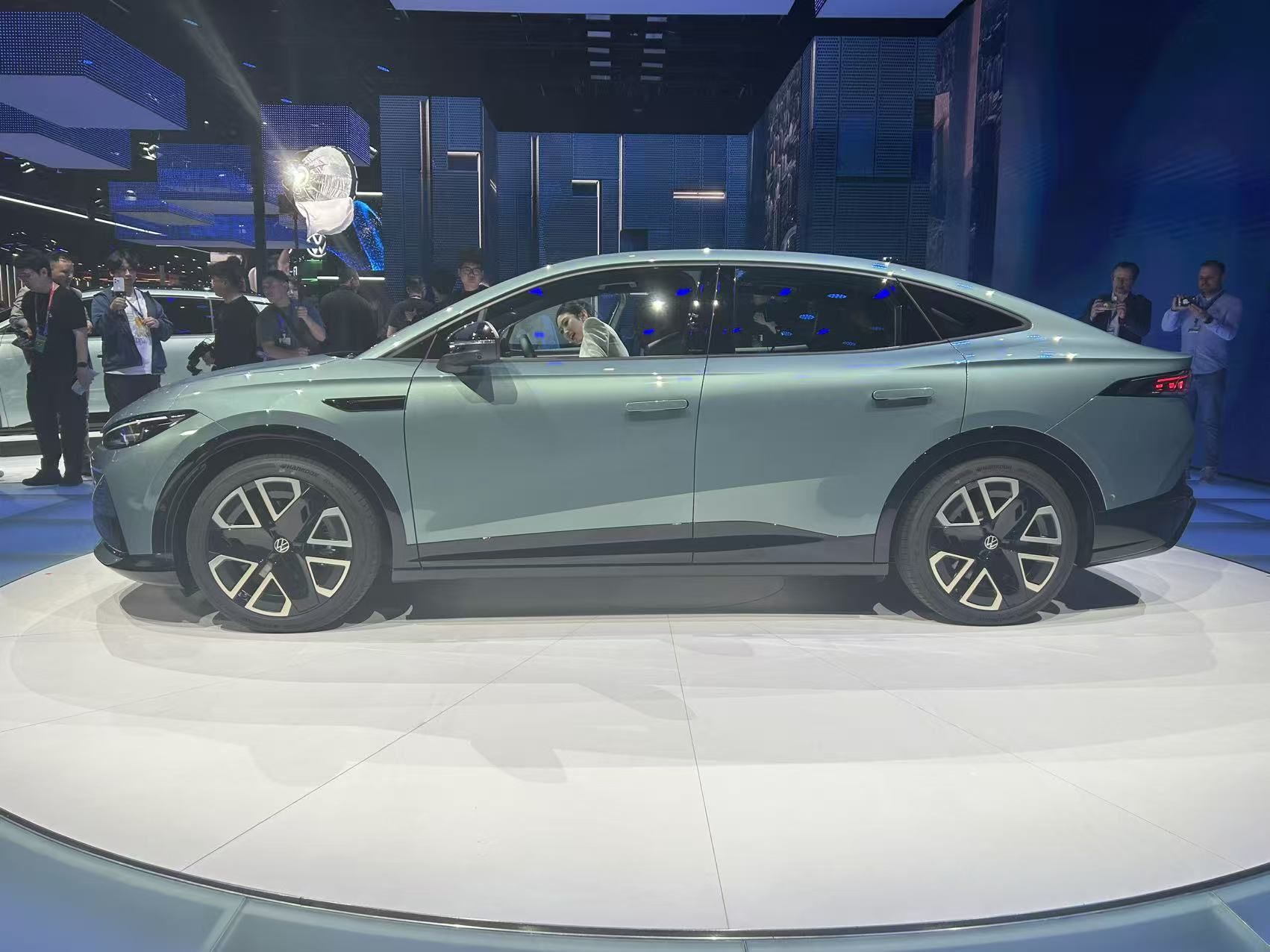 2026北京车展：与众07发布，定位潮流智慧纯电轿跑