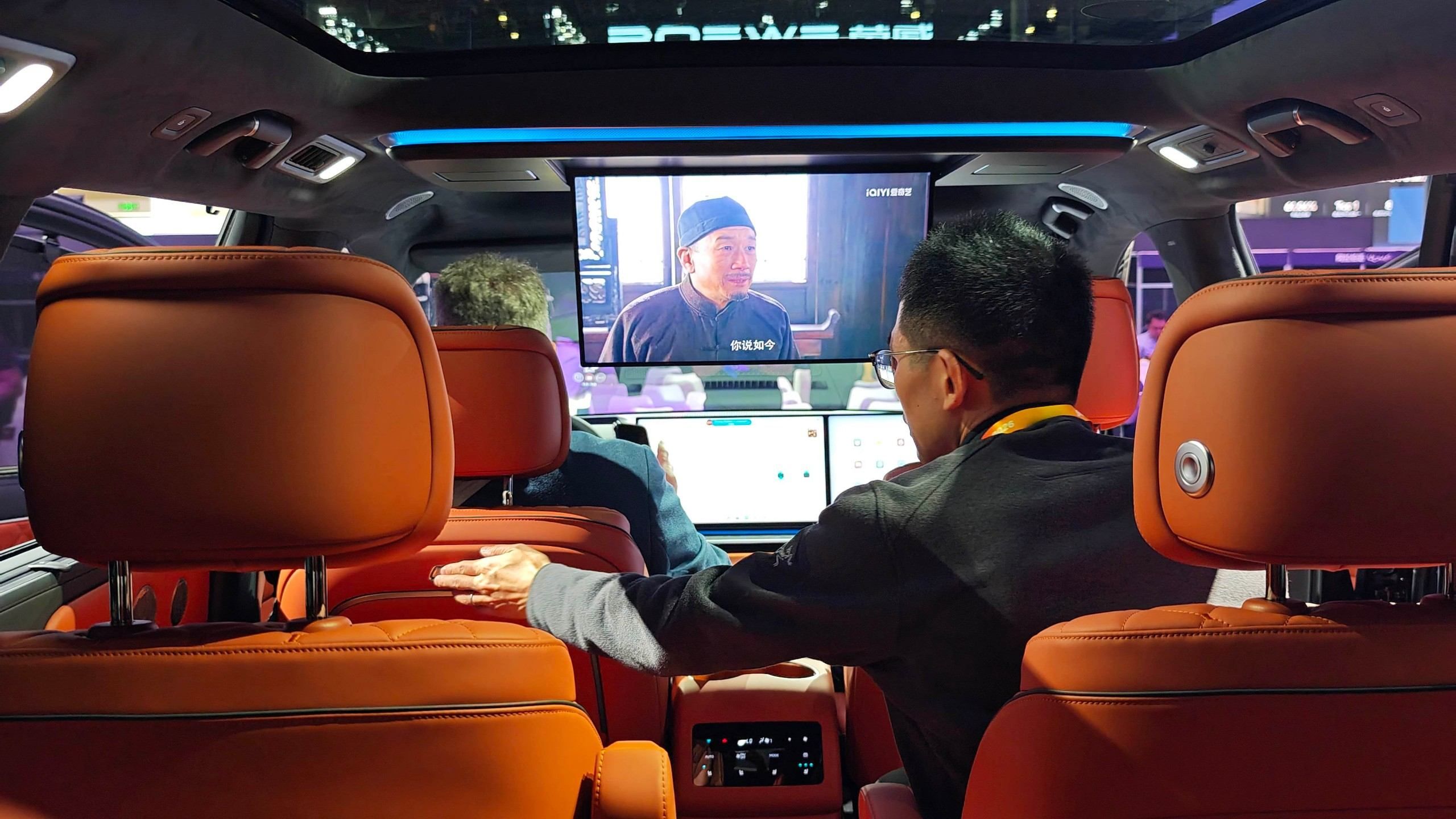 2026北京车展：魏牌V9X亮相，预售37.18万起