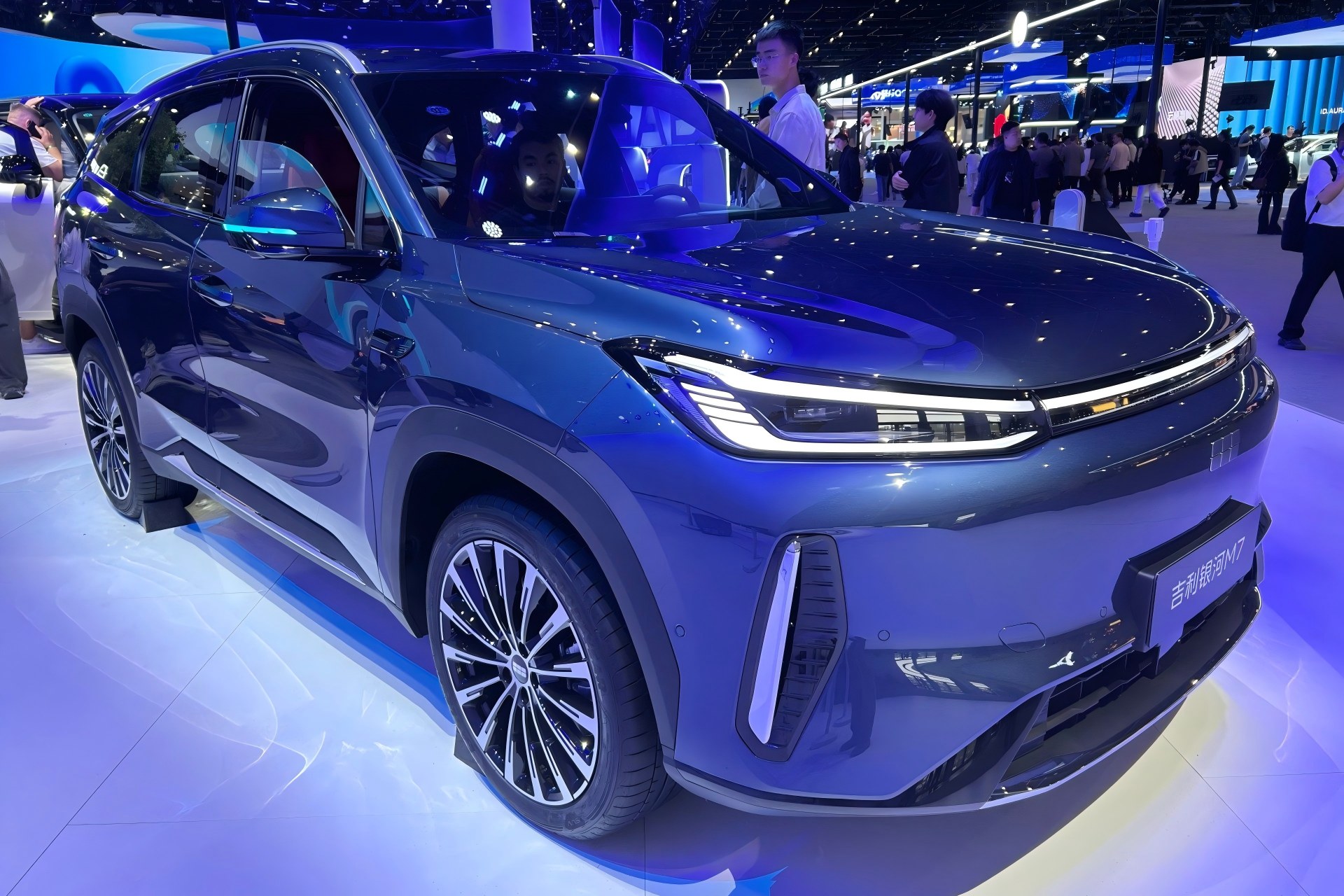 2026北京车展：吉利银河M7亮相，预售13.98万起