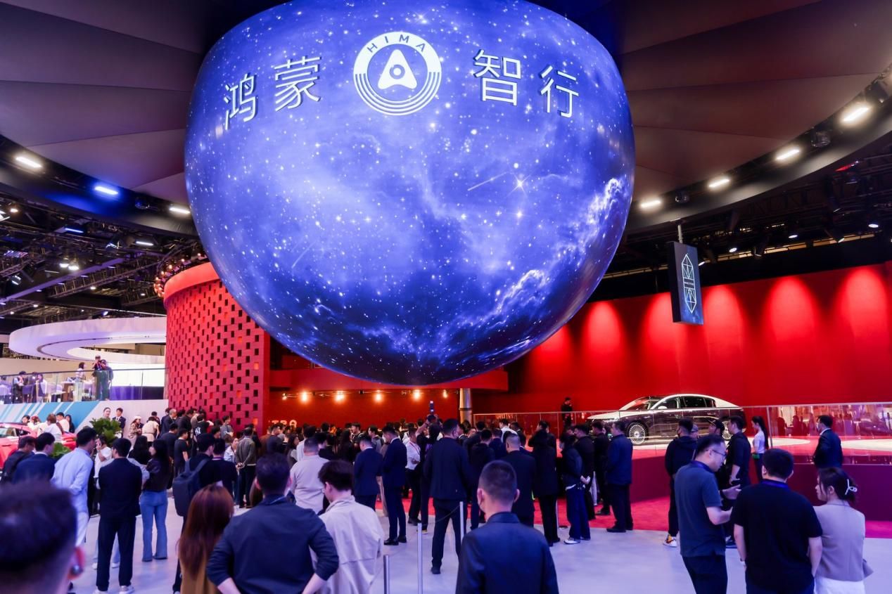 全棧技術賦能體系，鴻蒙智行定義智能出行未來格局 