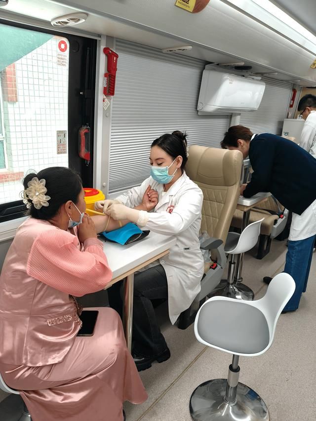 北汽福田移动诊疗车扎根和田基层，让优质医疗服务直达乡村一线