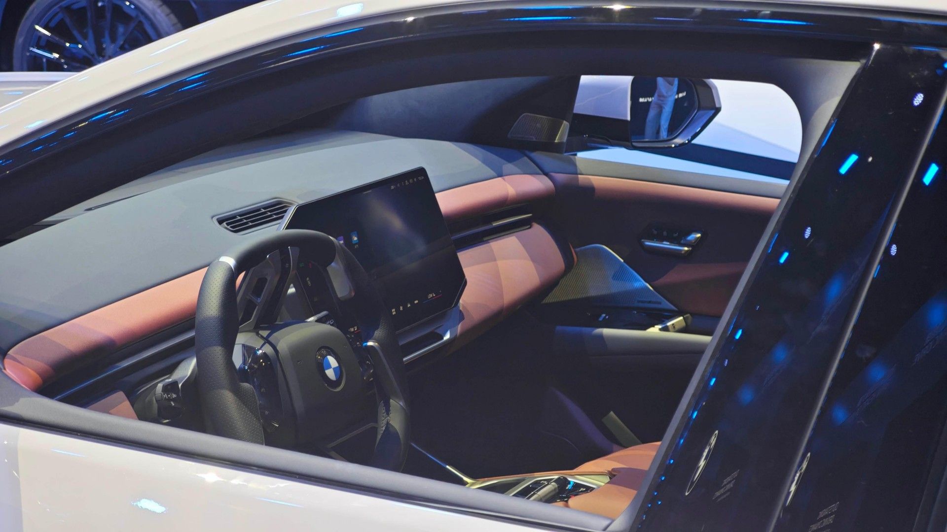 新世代BMW iX3 26.99万元起 宝马新世代双子星齐亮相