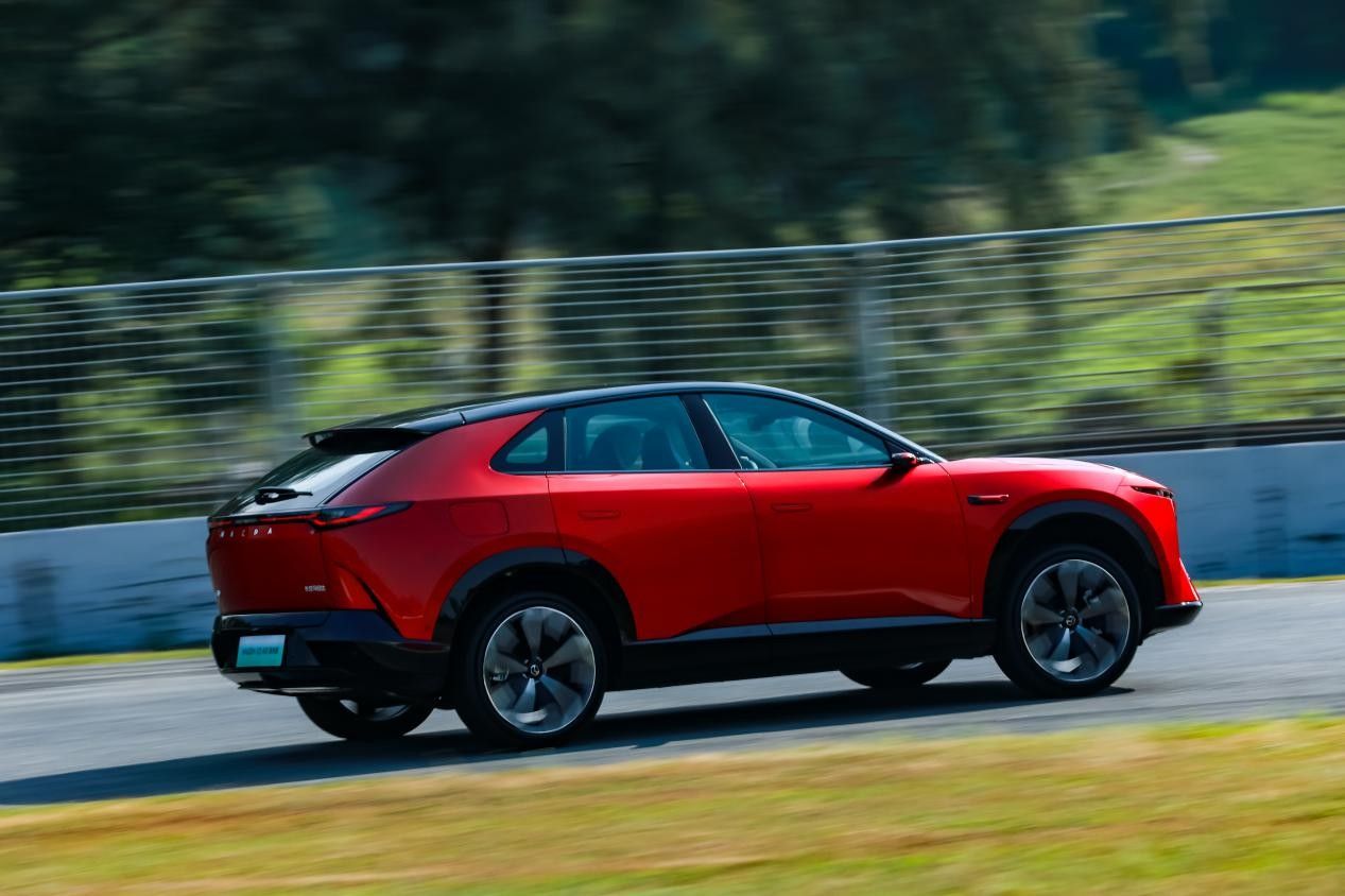 MAZDA EZ-60激光版上市，2026长安马自达粉丝盛典启幕