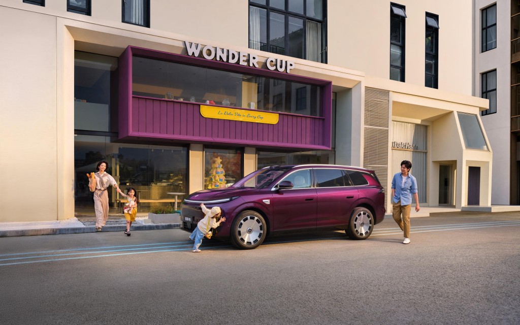 奕派M8全系标配华为全家桶 16.98万起卷疯六座SUV