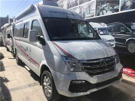 今天为大家介绍的房车车款是上汽大通原厂rv80长轴 b型房车,这款车