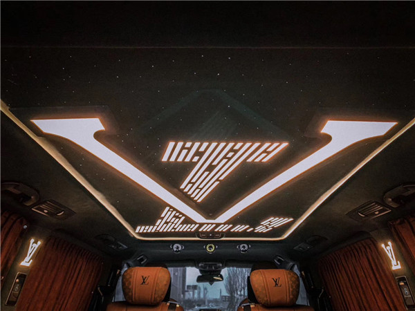 1,棚顶采用麂皮绒包覆2,louisvuitton订制造型顶灯3,奢华星空顶