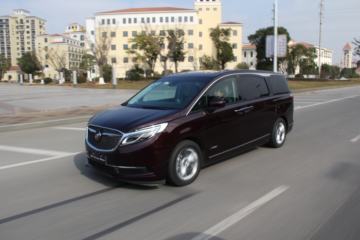 别克gl8底价销售 直降6万元 购车限期