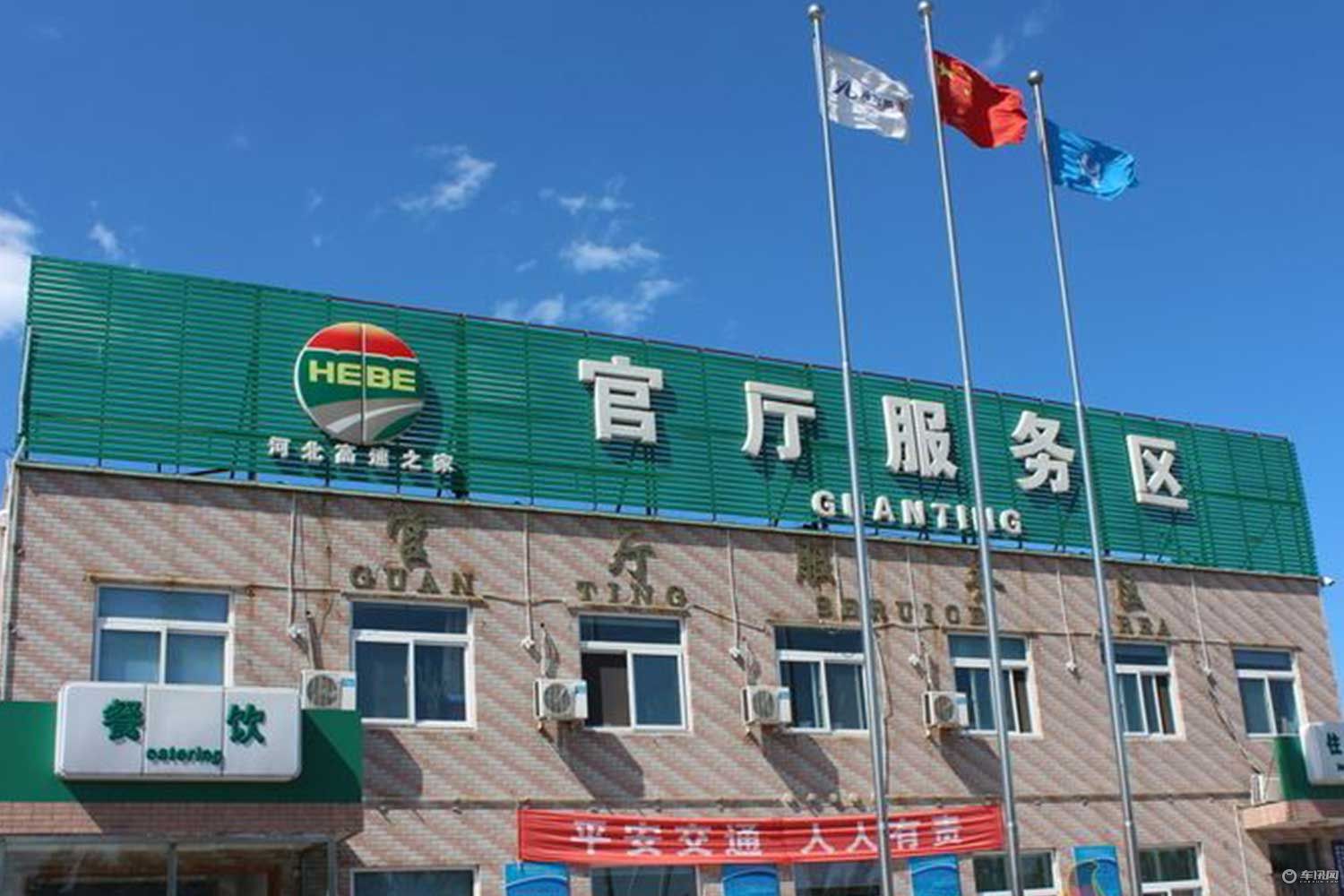 官厅可以说是一个人人皆知的地方,毕竟官厅水库就位于这里,所以服务区