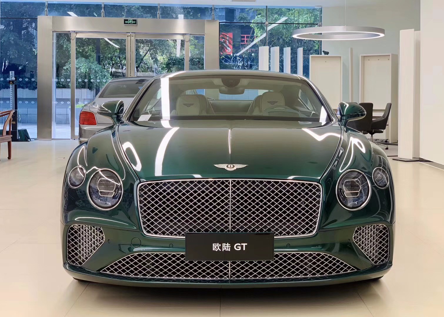 2020款宾利欧陆gt彰显奢华港口现车畅销