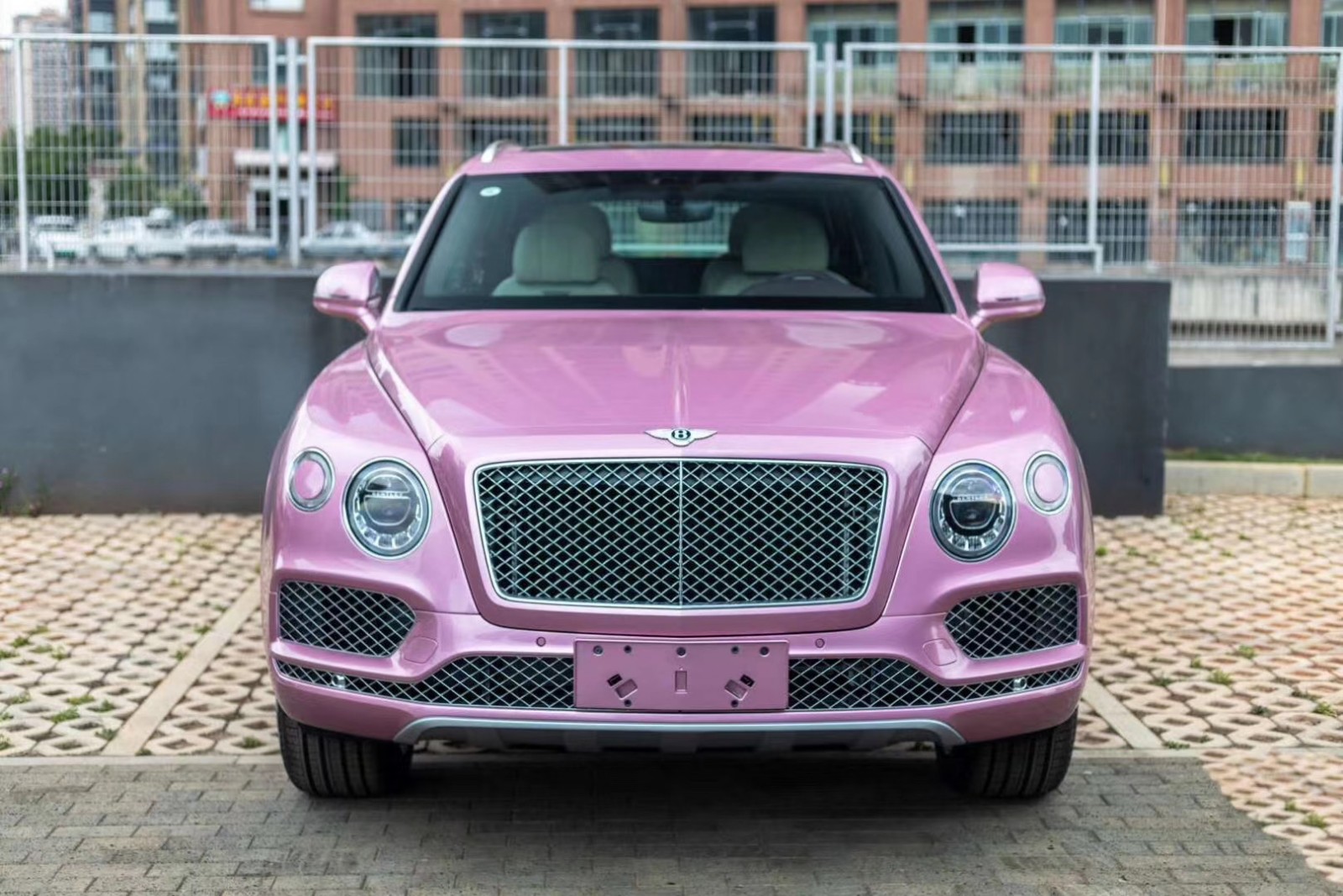 进口20款宾利添越天津现车优惠大促销