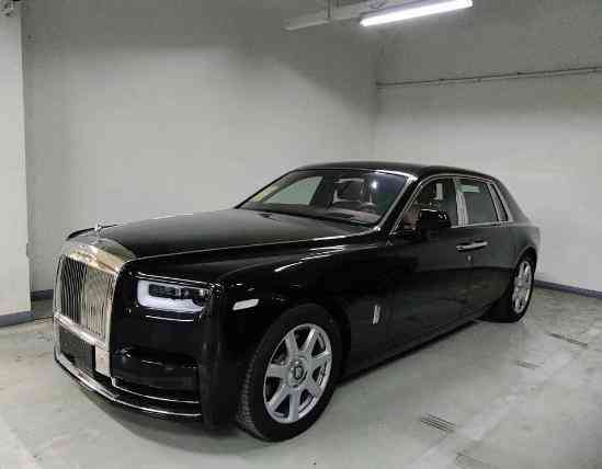 北京劳斯莱斯幻影标准轴距版黑红四座