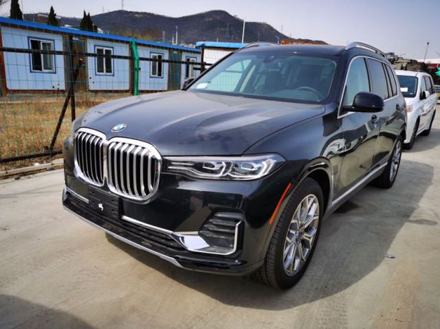 20款宝马x7店内现车优惠万元机不可失