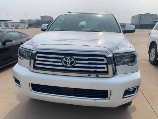 20款丰田红杉国六现车充满威慑力霸气