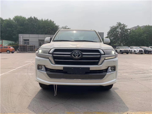 普拉多霸道普拉多和陆巡兰德酷路泽都是丰田旗下的硬派越野的代表这两