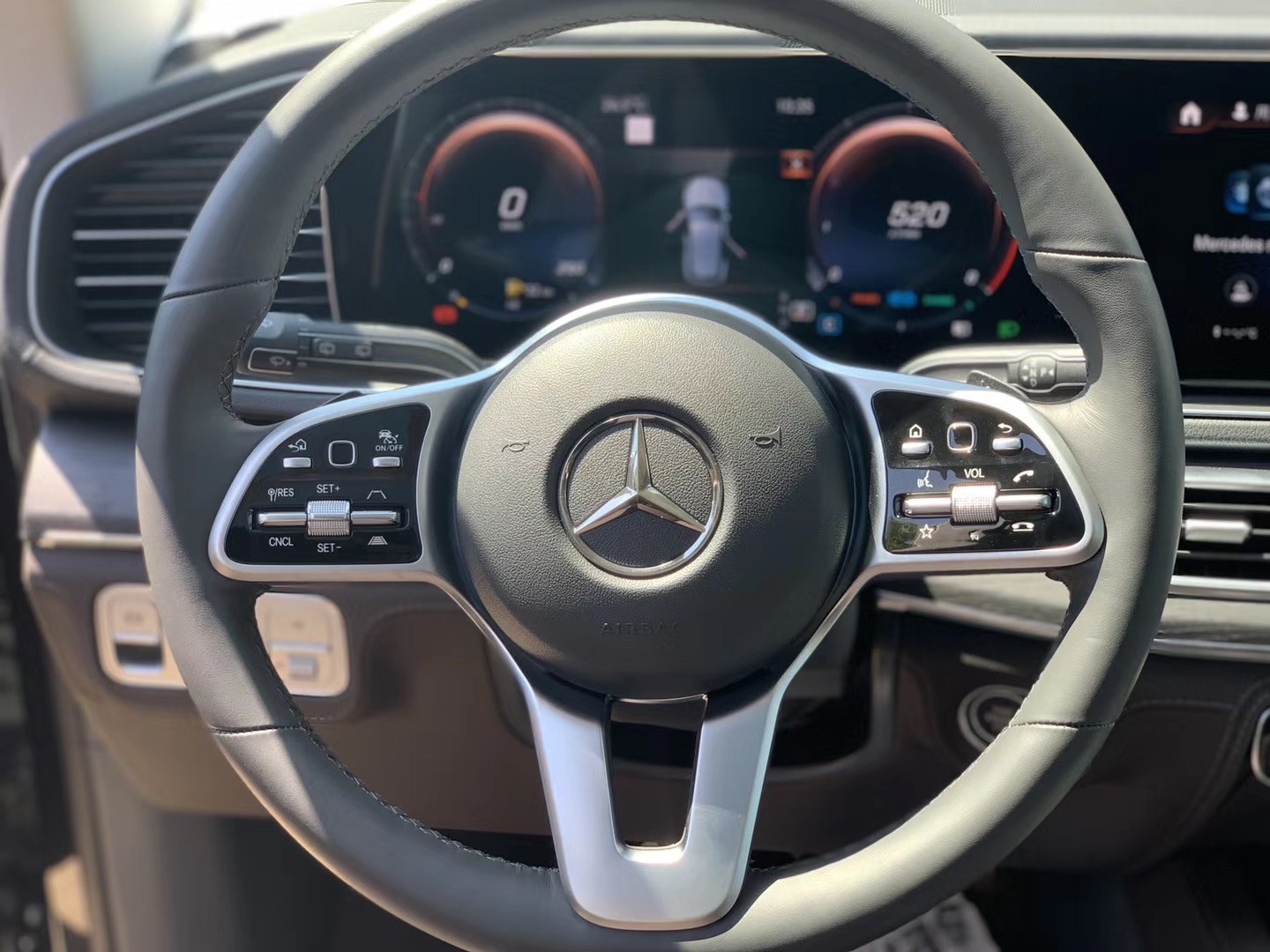 21款奔驰gle450豪华优雅又富有张力的内饰是全新gle的最大竞争力,几乎