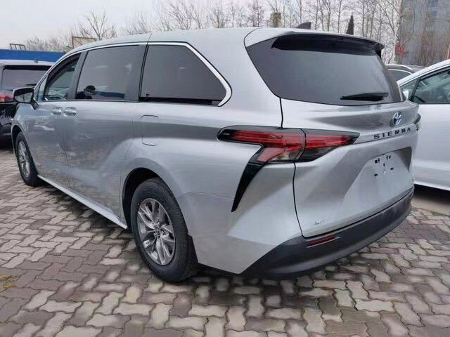 21款丰田塞纳25l国六亲情价跌破40万元