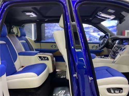 劳斯莱斯库里南内饰上库里南除了给人华贵外,还植入更多新鲜感,首先