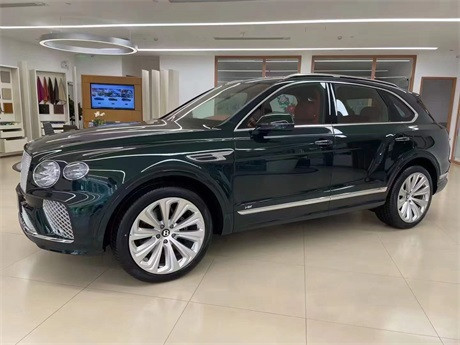 2021款宾利添越b字型翼子板通风口位于车身侧面的动力线上方,使得通风