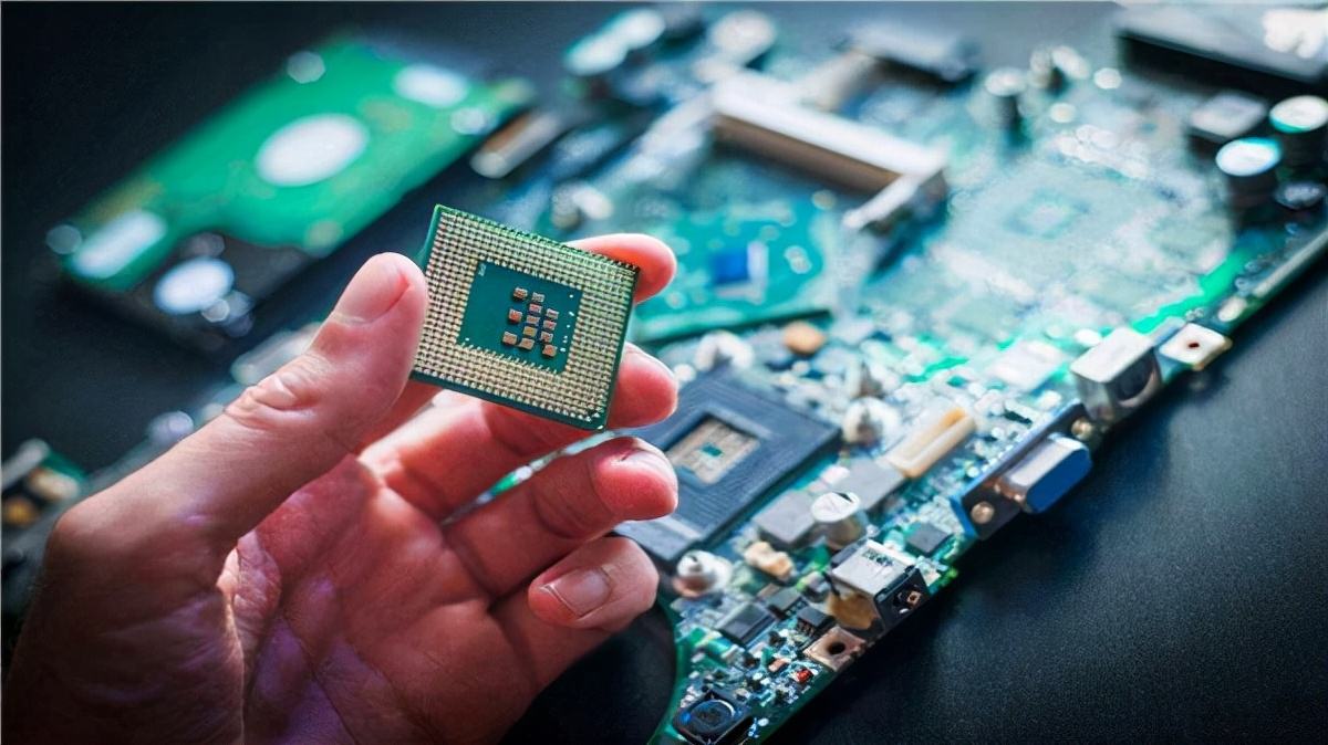 余承东10块钱的芯片被炒到2500芯片短缺还要持续2年