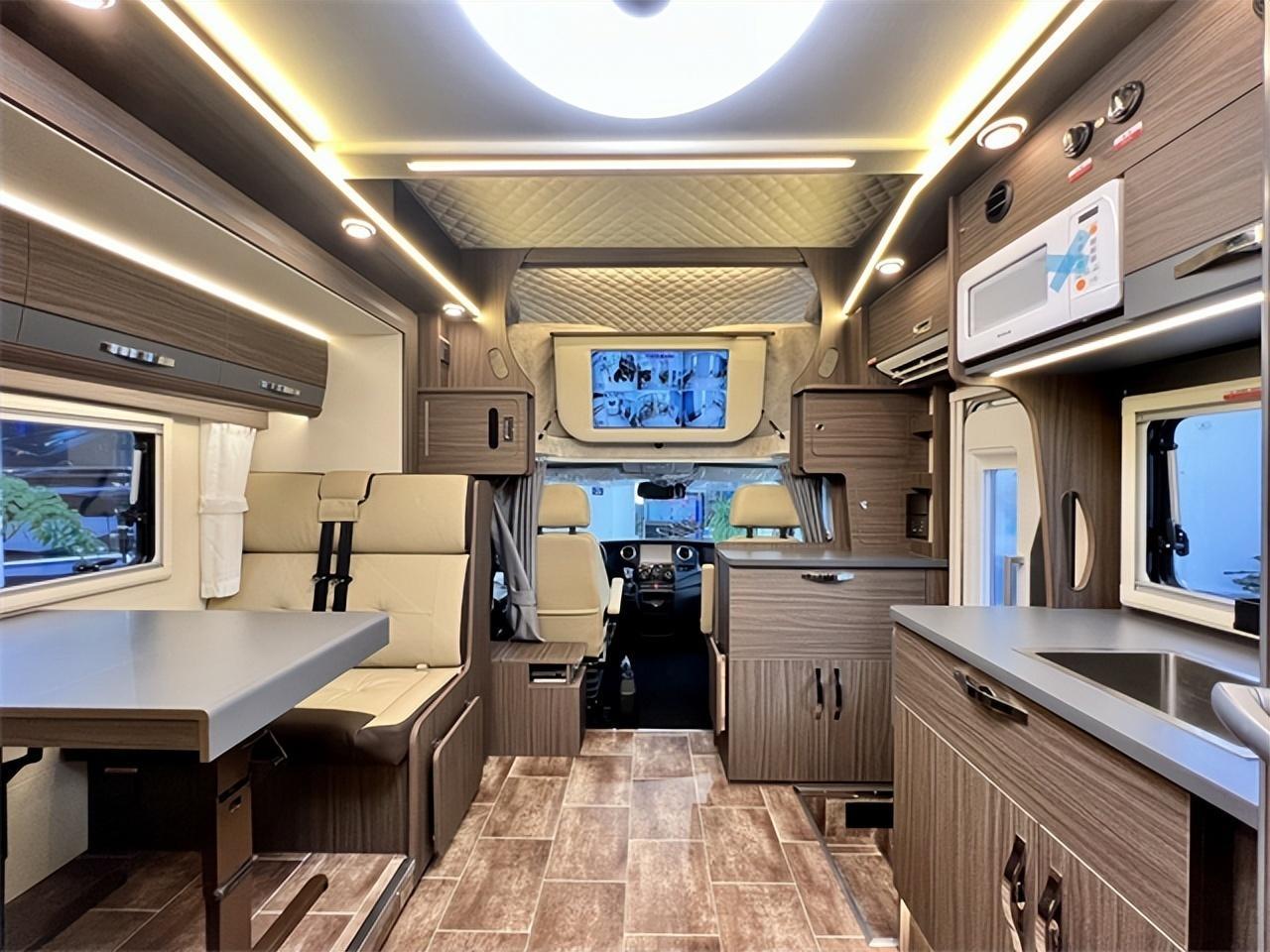 戴德自由风双拓max 房车无惧严寒酷暑