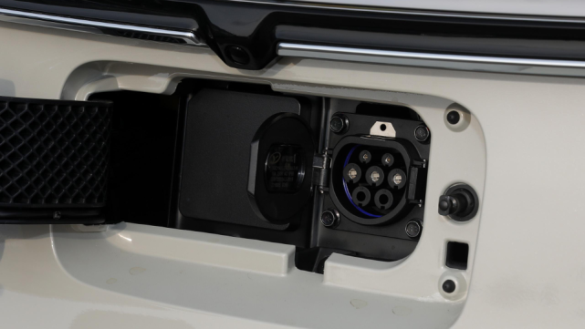 五菱晴空有了快充每年养车比宏光miniev贵3百值么