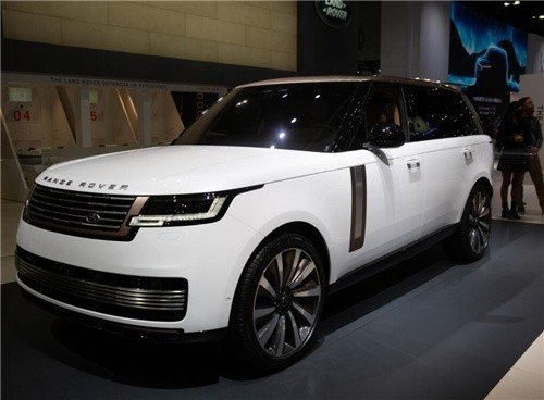 23款路虎揽胜创世加长版国六直降达20万