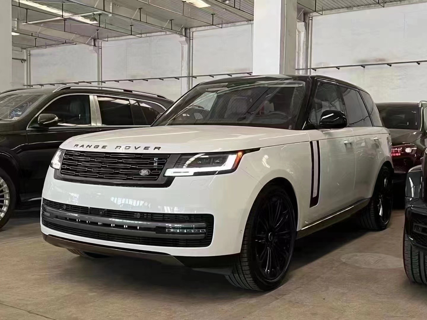 23款美规版路虎揽胜行政顶配价格155万