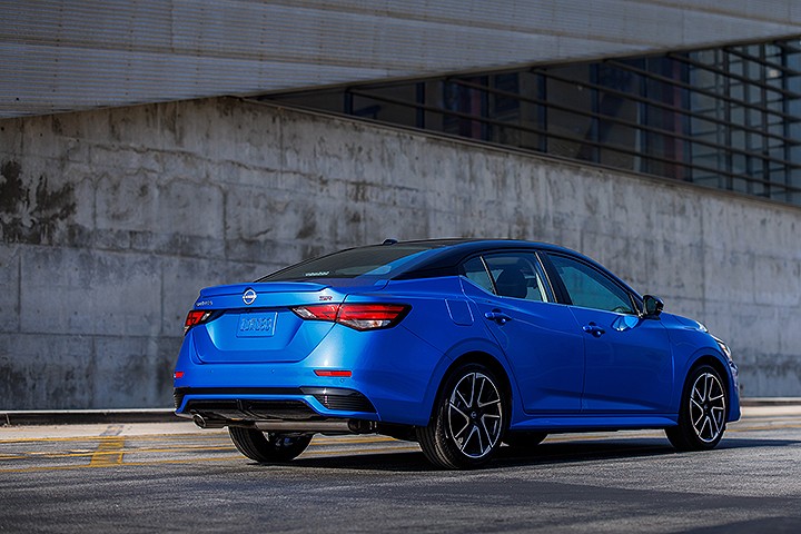 海外抢先发布2023年款轩逸前脸大改变