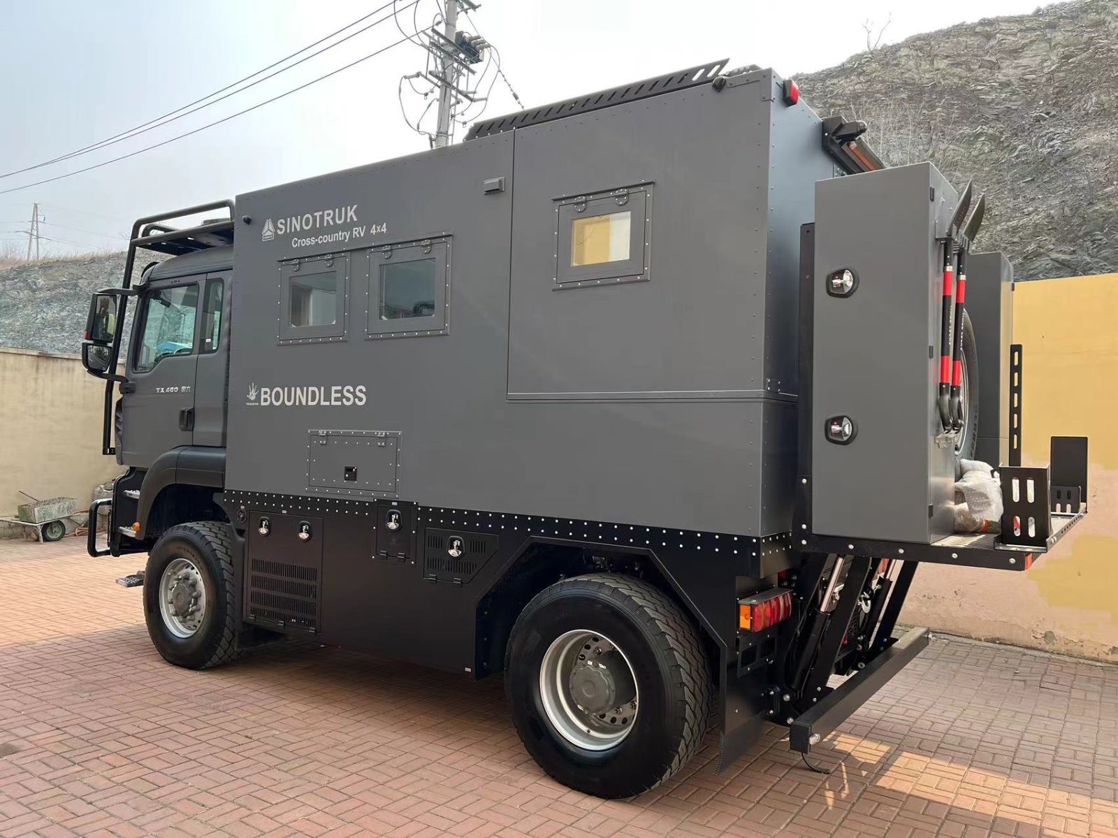 重汽豪沃盒式拓展房车非凡魅力非凡座驾