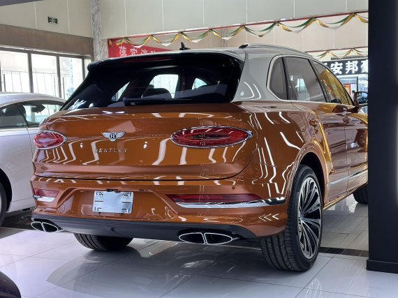 当前位置:>天津车市>正文>宾利添越是一辆性能极为强大的豪华suv.