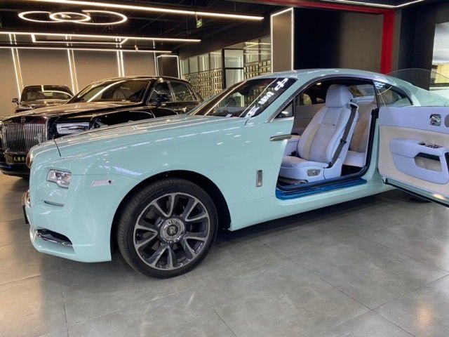 新款劳斯莱斯魅影薄荷绿全国仅此一台