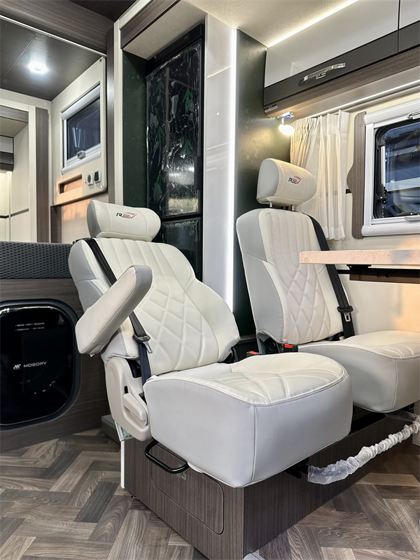 >首页>/文章>/正文>内饰方面,采用进口e0级环保标准的房车家具板材