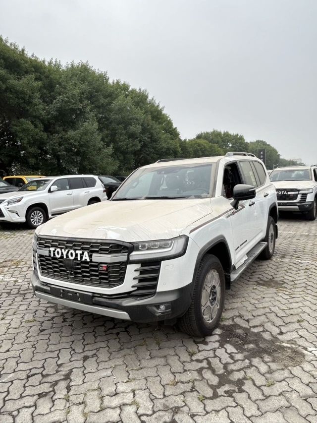 西安丰田酷路泽3300gr运动版特价108万起