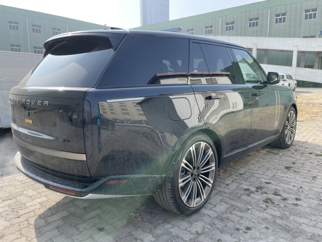 2024款路虎揽胜行政30t汽油标轴现车优惠数万营造出尊荣气场