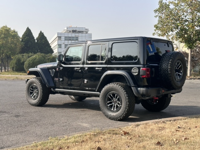 24款加版吉普牧马人x版顶配735万