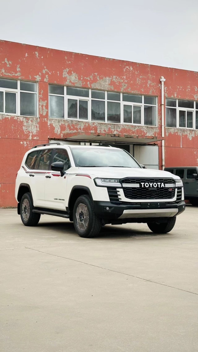 西安24款丰田酷路泽lc3003500gr运动版顶配120万