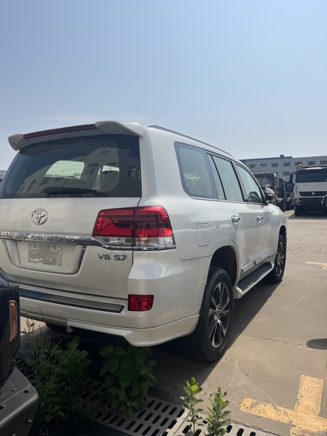 西安丰田酷路泽5700v8最后几台130起售