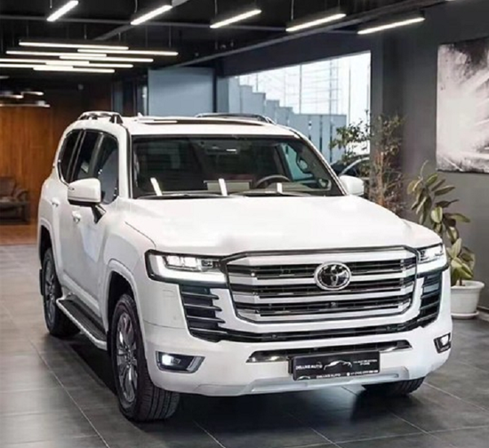 因为这一次丰田陆巡就连底盘标号都从lc200升级到了lc300